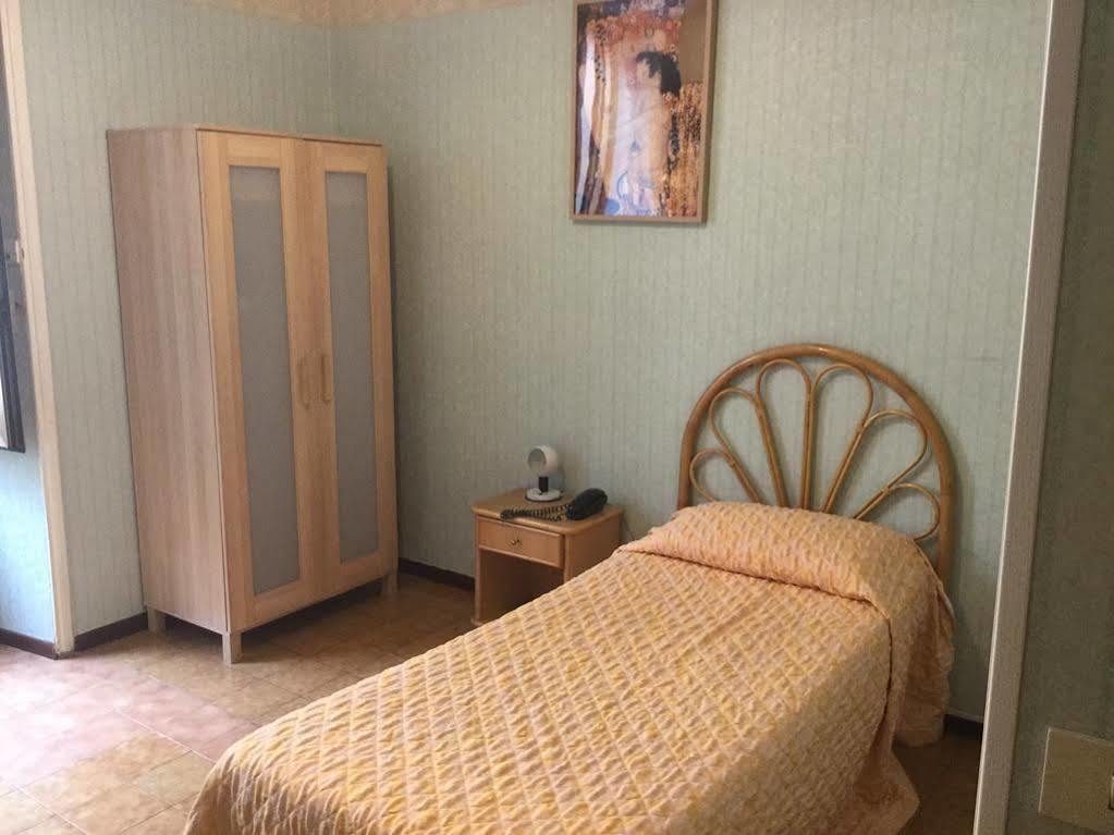 Hotel Touring Rzym Zewnętrze zdjęcie